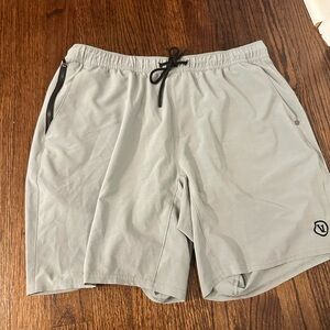 New w/o tags Vuori Men’s Kore Lined Shorts